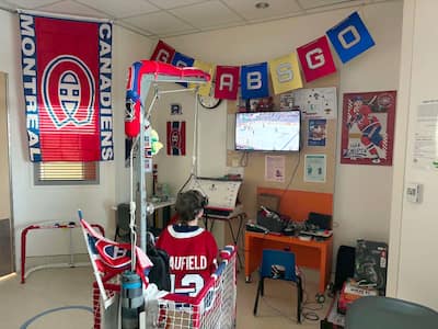 Sébastien Cooke ouviu o hóquei na sua sala.