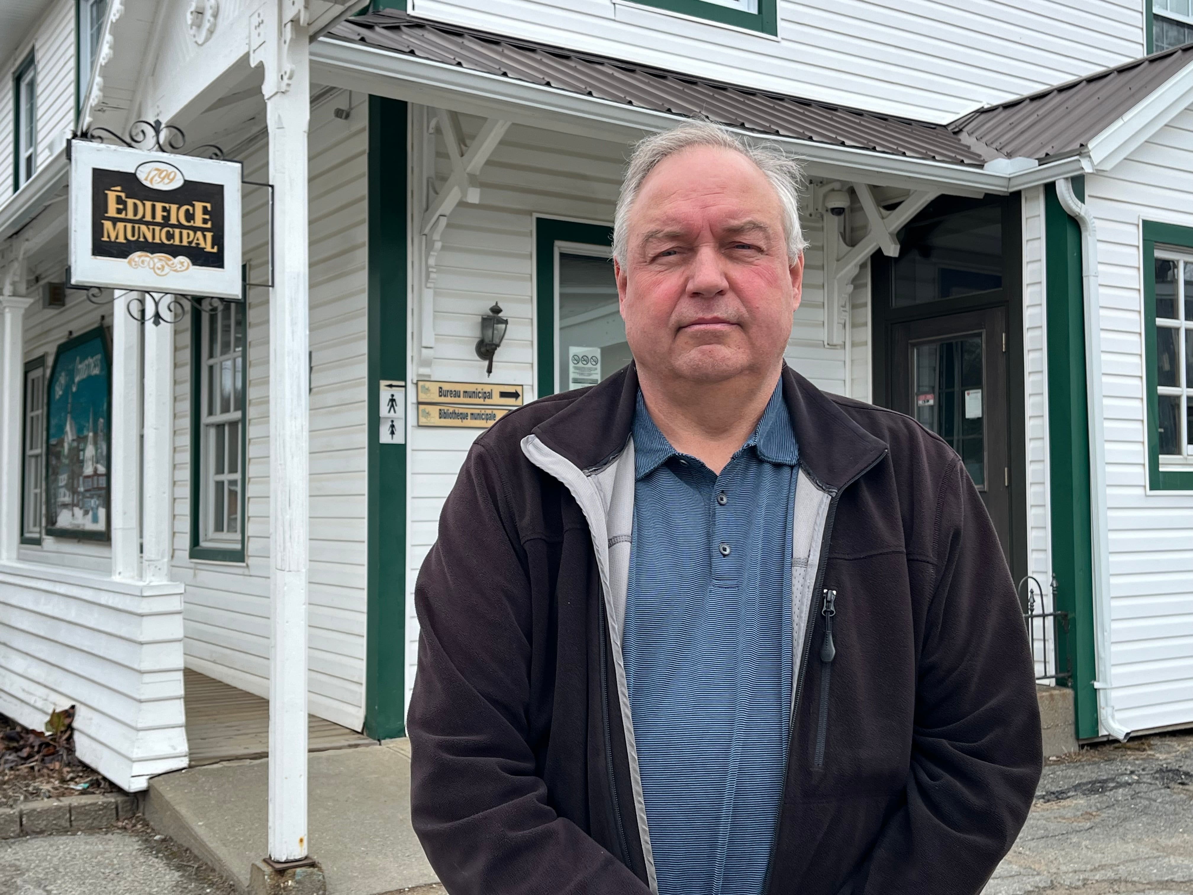 Le «festival de la génératrice»: au moins une bonne panne par mois dans ce petit village québécois... été comme hiver