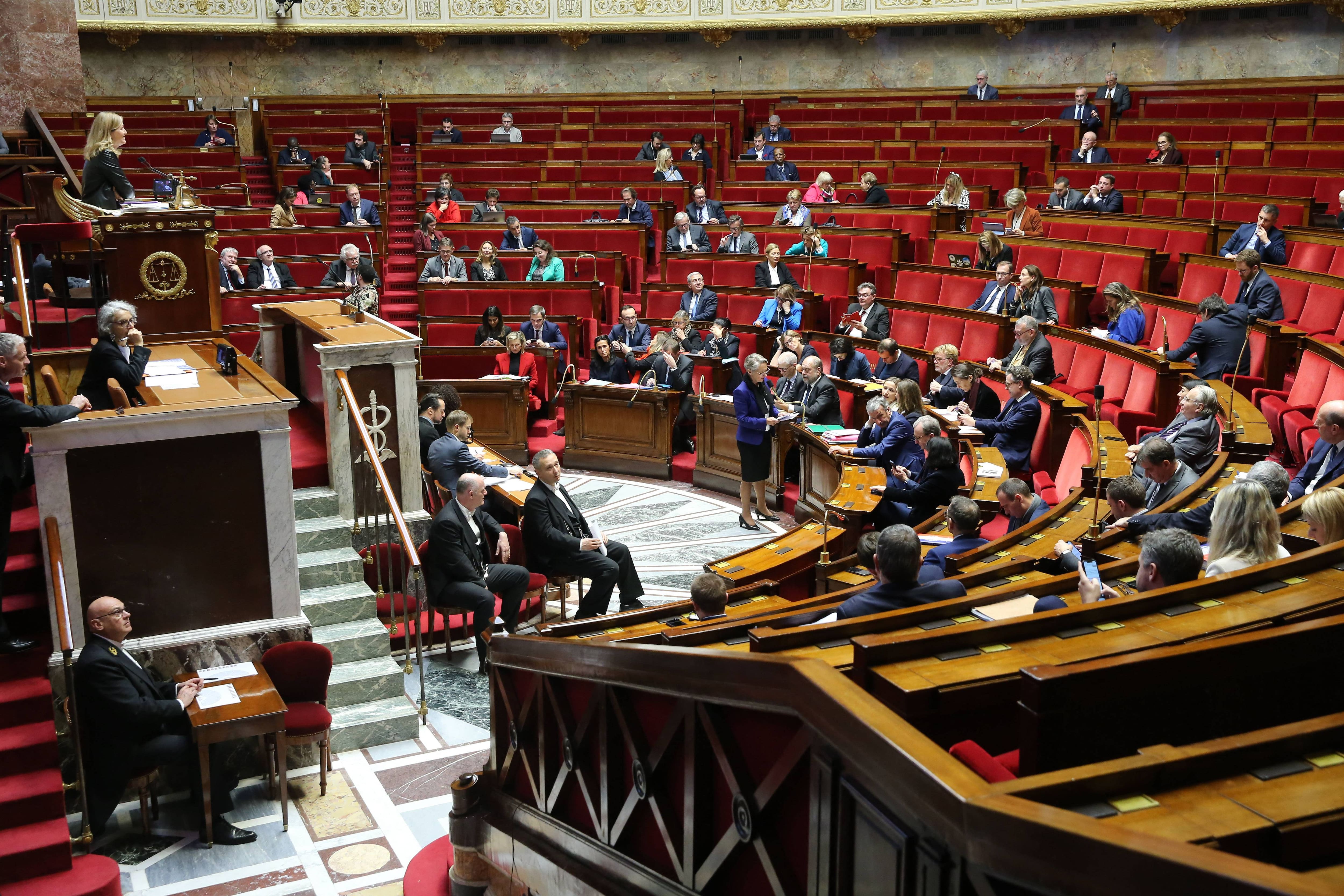 « Misogynie violente et décomplexée » : en France, le Sénat veut combattre « le poison » du masculinisme