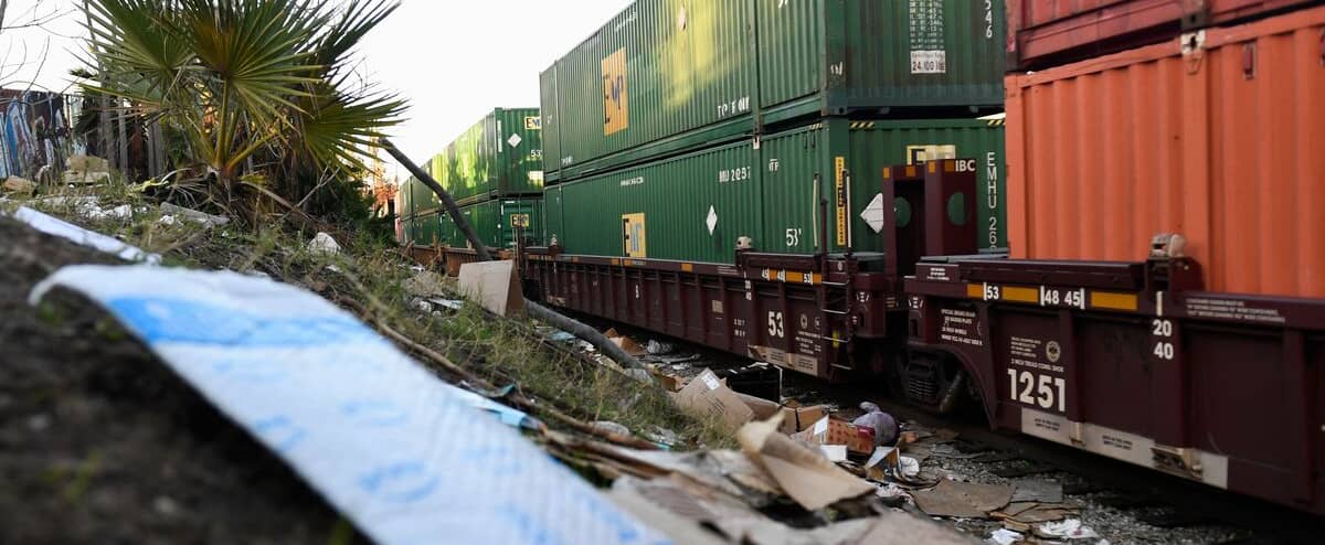 EN IMAGES | Les pillages de wagons de marchandises explosent à Los Angeles