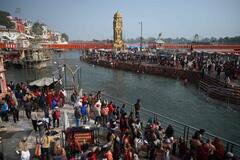 Inde: des milliers d’hindous au bord du Gange pour Kumbh Mela, malgré la COVID-19