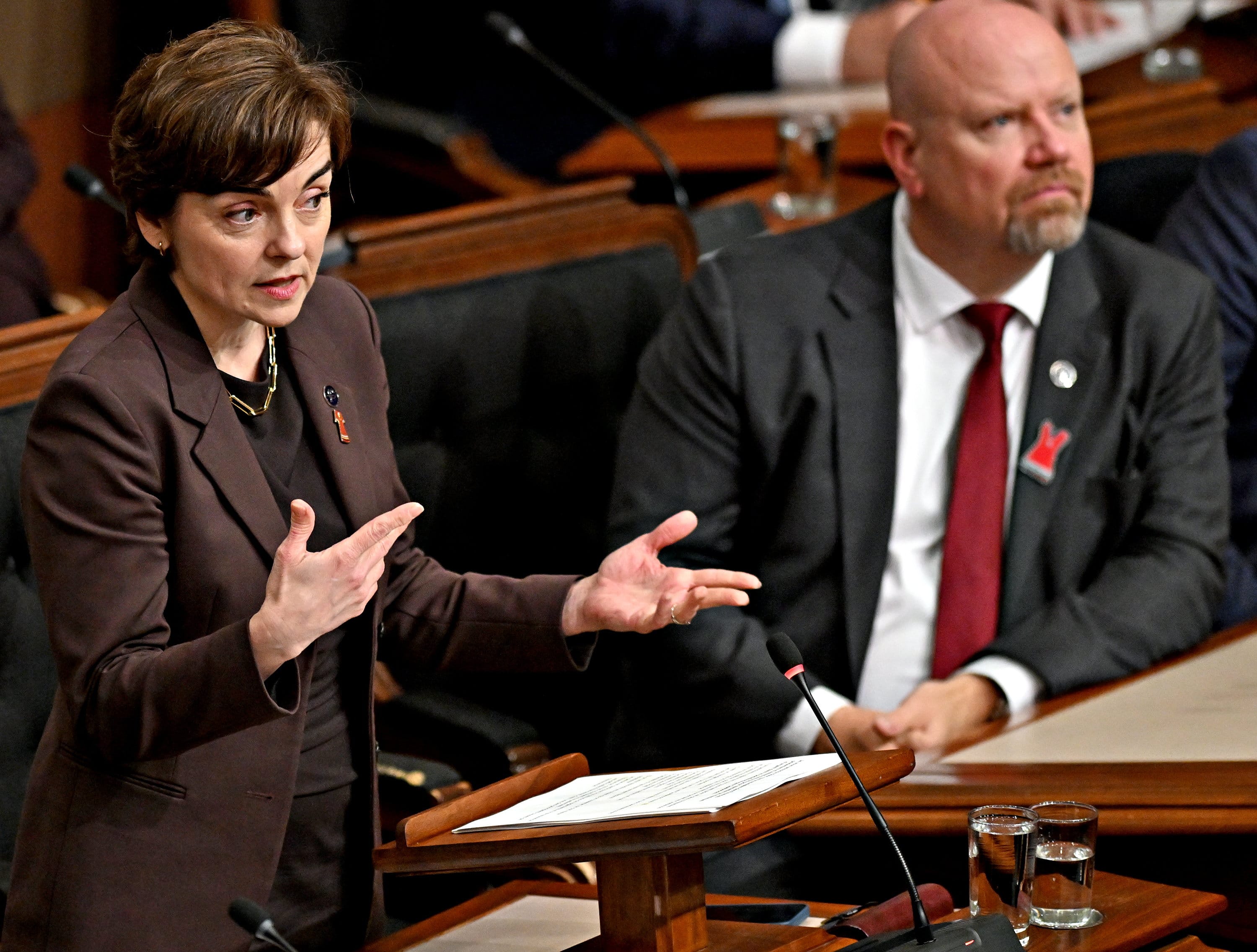 Banque de la défense: Christine Fréchette évite de dénoncer les tactiques ontariennes