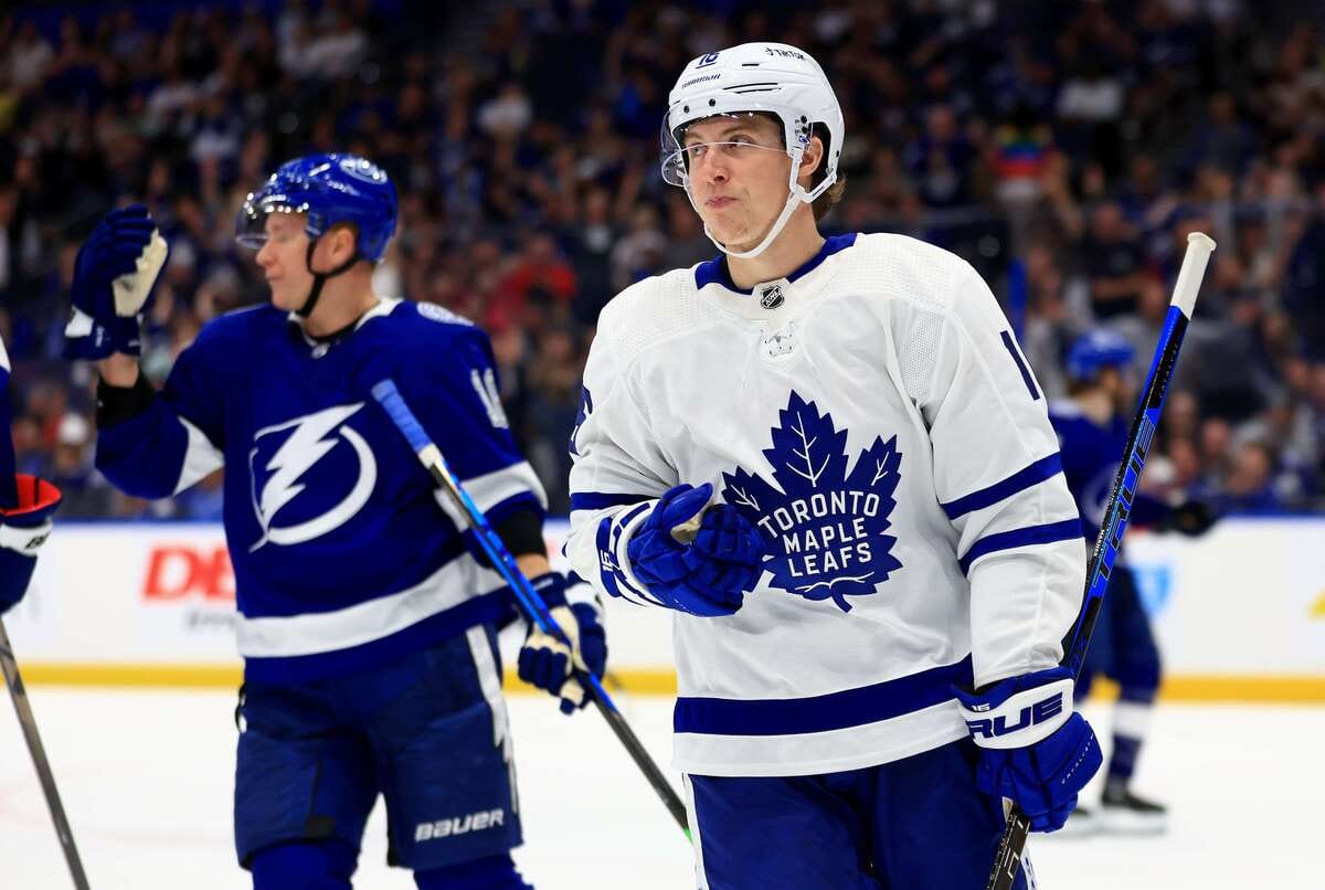 Mitch Marner menac&eacute; d&rsquo;une arme