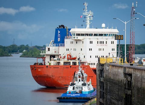 Cem Hydra blocked naval traffic near the St.-Catherine lock on Friday afternoon.