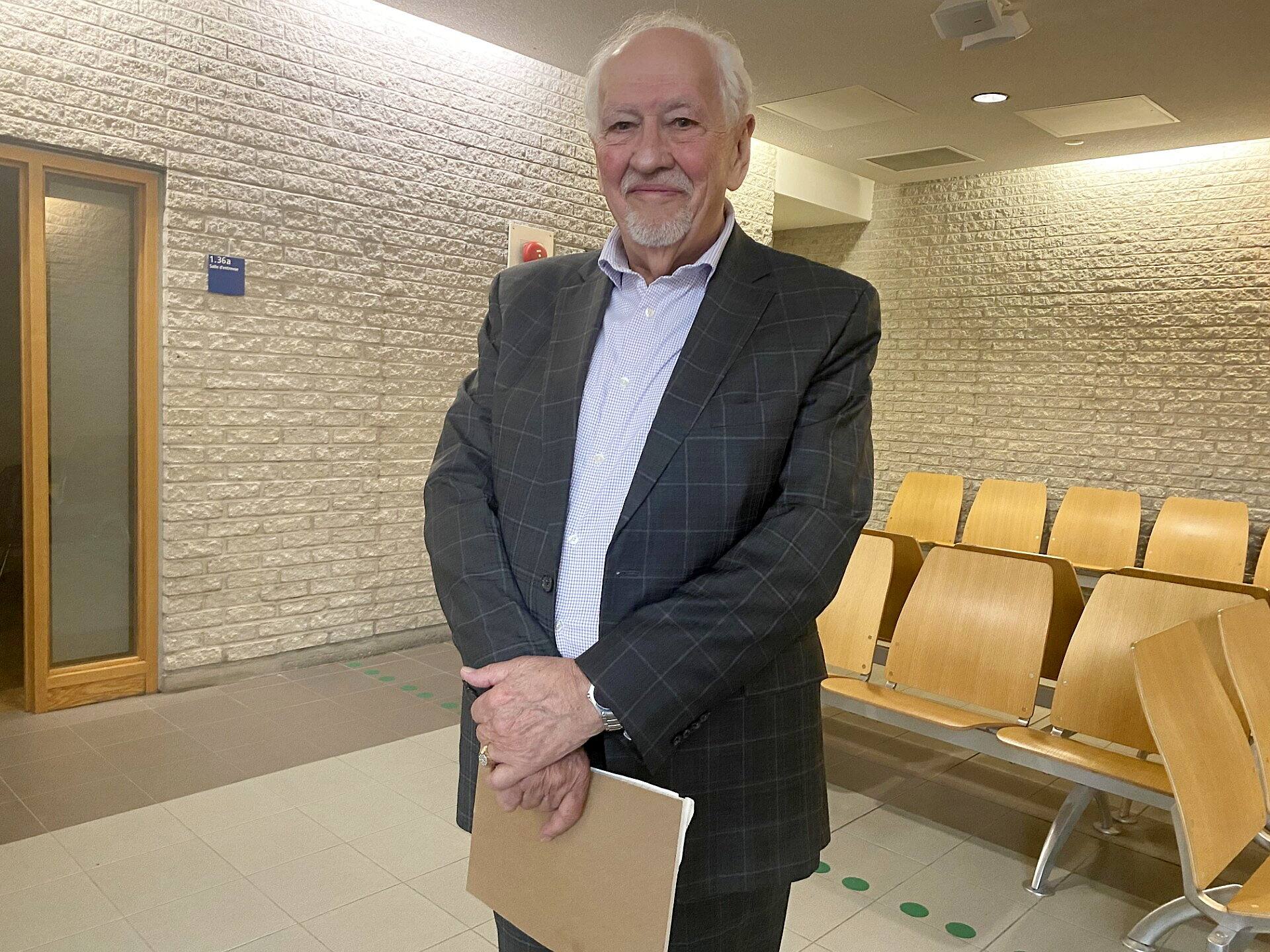 Andrée Prénovost, a su llegada al tribunal de Longueuil para presentar sus observaciones sobre la sentencia en su caso de fraude.  Foto Agencia QMI, JOEL LEMAY