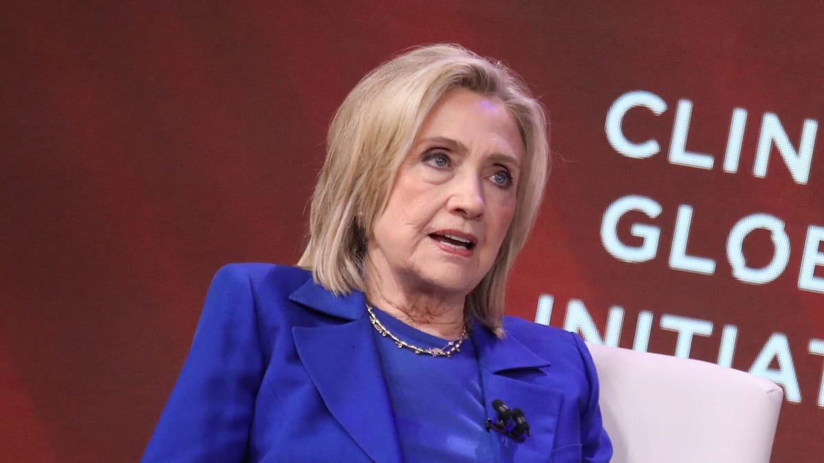 Affaire Epstein: Hillary Clinton «traînée dans la boue» par les républicains qui veulent en faire une «complice» des agissements de son mari, selon Stéphan Bureau