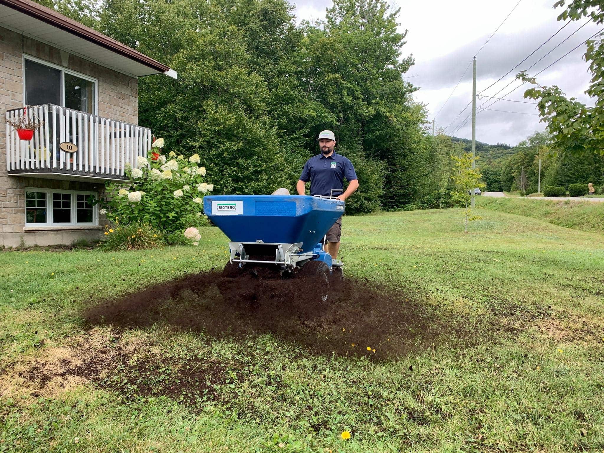 Gr&acirc;ce &agrave; ce proc&eacute;d&eacute; 100% biologique, il est possible de r&eacute;parer sa pelouse au tiers du prix