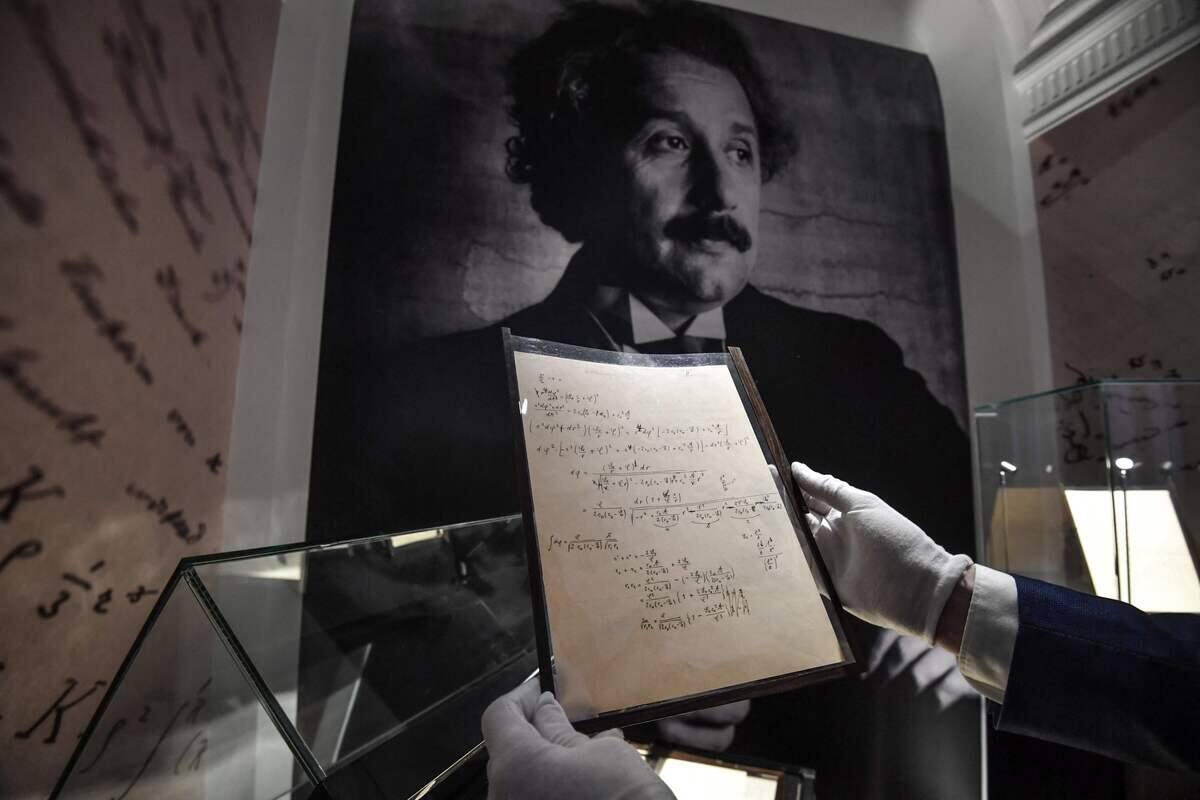 Un manuscrit d'Einstein bat des records aux ench&egrave;res