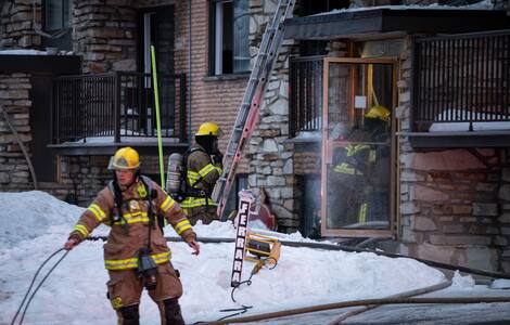The Ravage Quebec Building EN PHOTOS | Un incendie ravage un immeuble à logements de Laval | TVA ...