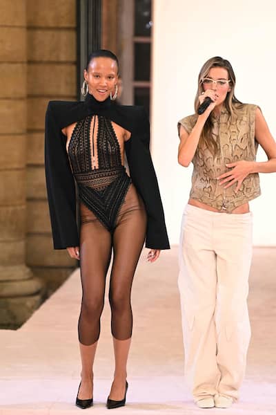 Charlotte Cardin participó el martes por la noche en la Semana de la Moda de París.