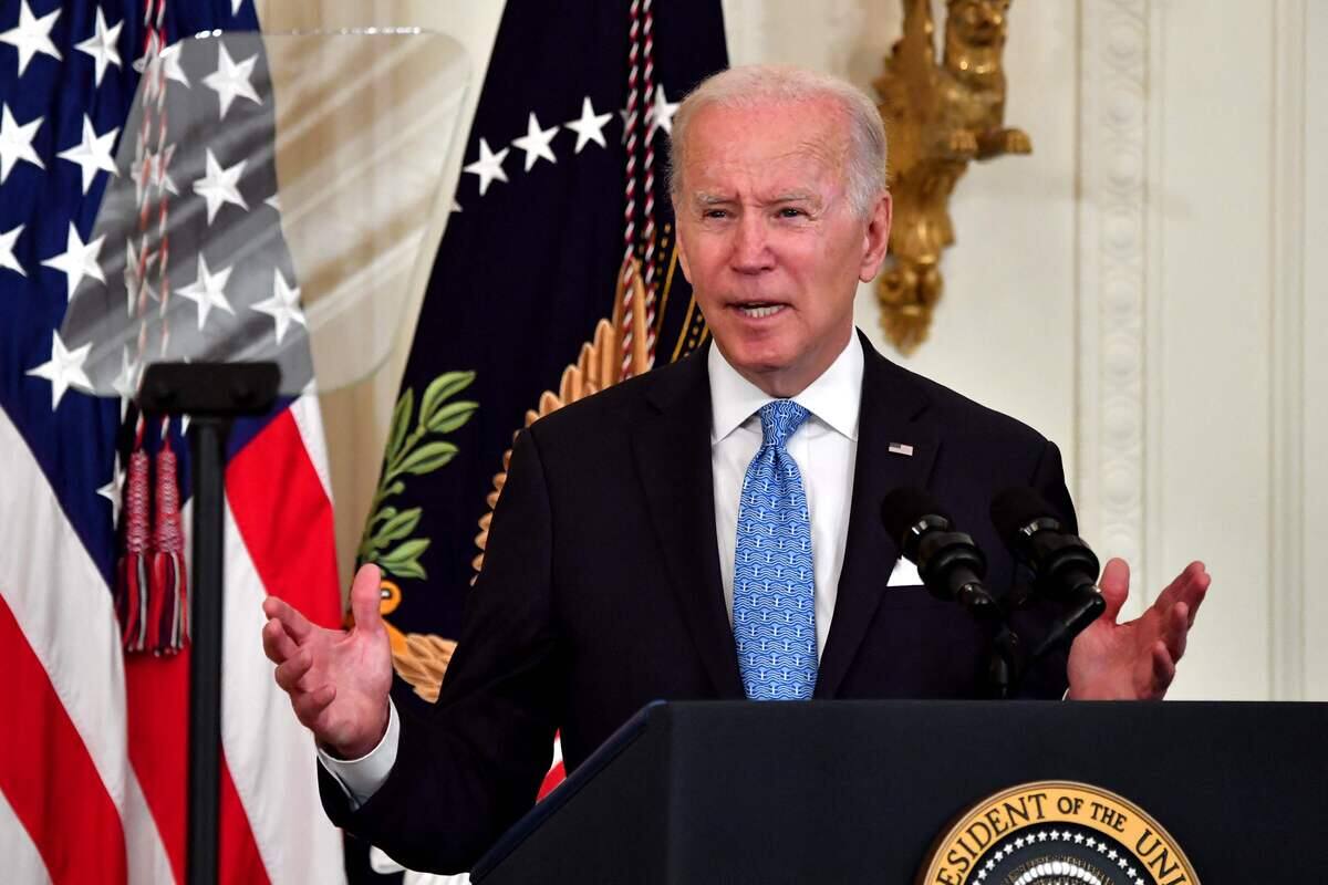 Pour r&eacute;soudre la p&eacute;nurie de lait pour b&eacute;b&eacute;, Biden instaure un pont a&eacute;rien