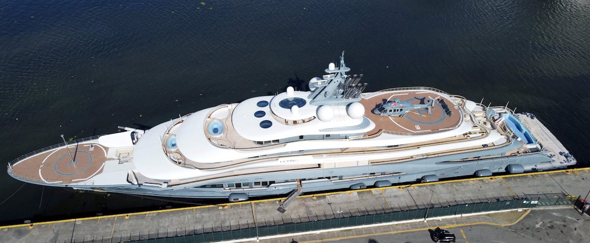 EN PHOTOS | Perquisition sur un yacht russe en République dominicaine