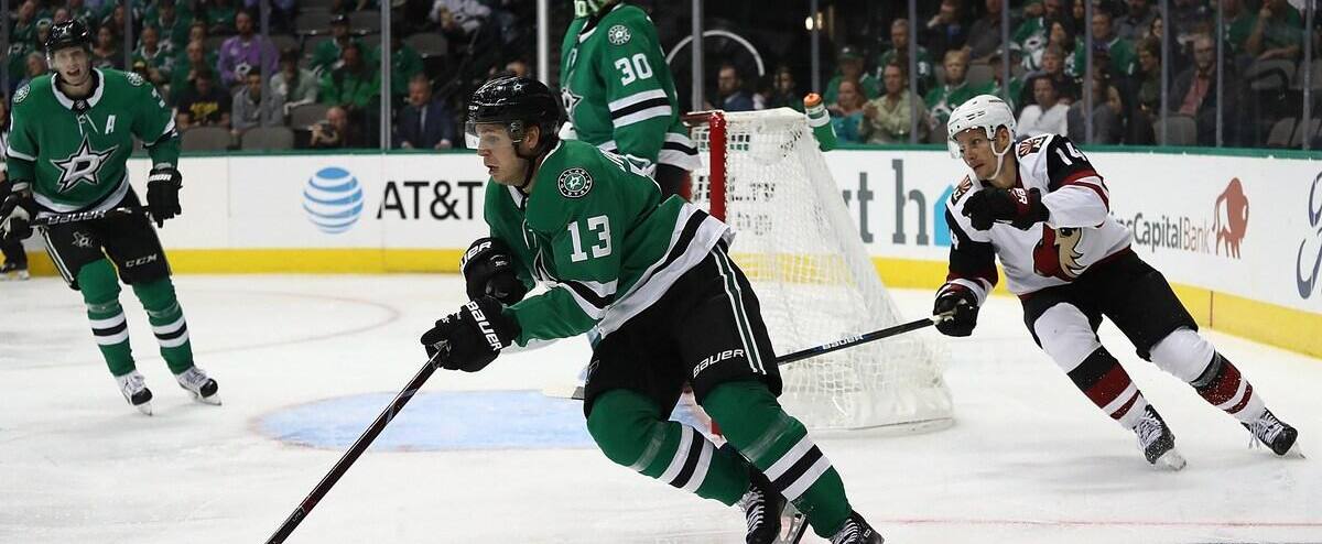 Mattias Janmark joins the Blackhawks 1