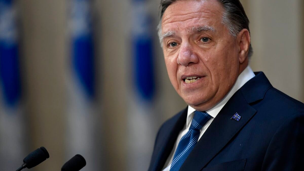 COVID-19: François Legault ouvert à un autre report de la vaccination obligatoire des travailleurs de la santé