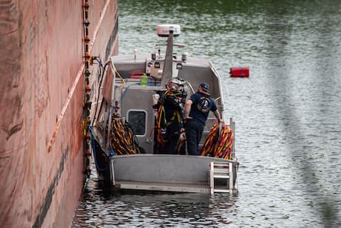 Cem Hydra blocked naval traffic near the St.-Catherine lock on Friday afternoon.