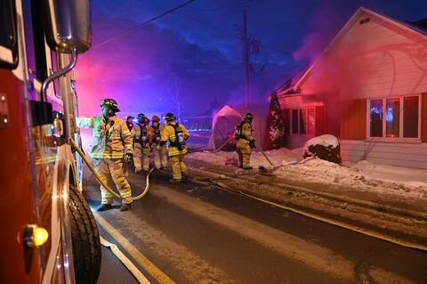 Firefighters took about an hour to bring the fire under control at a family home on rue Saint-Georges in Lévis.
