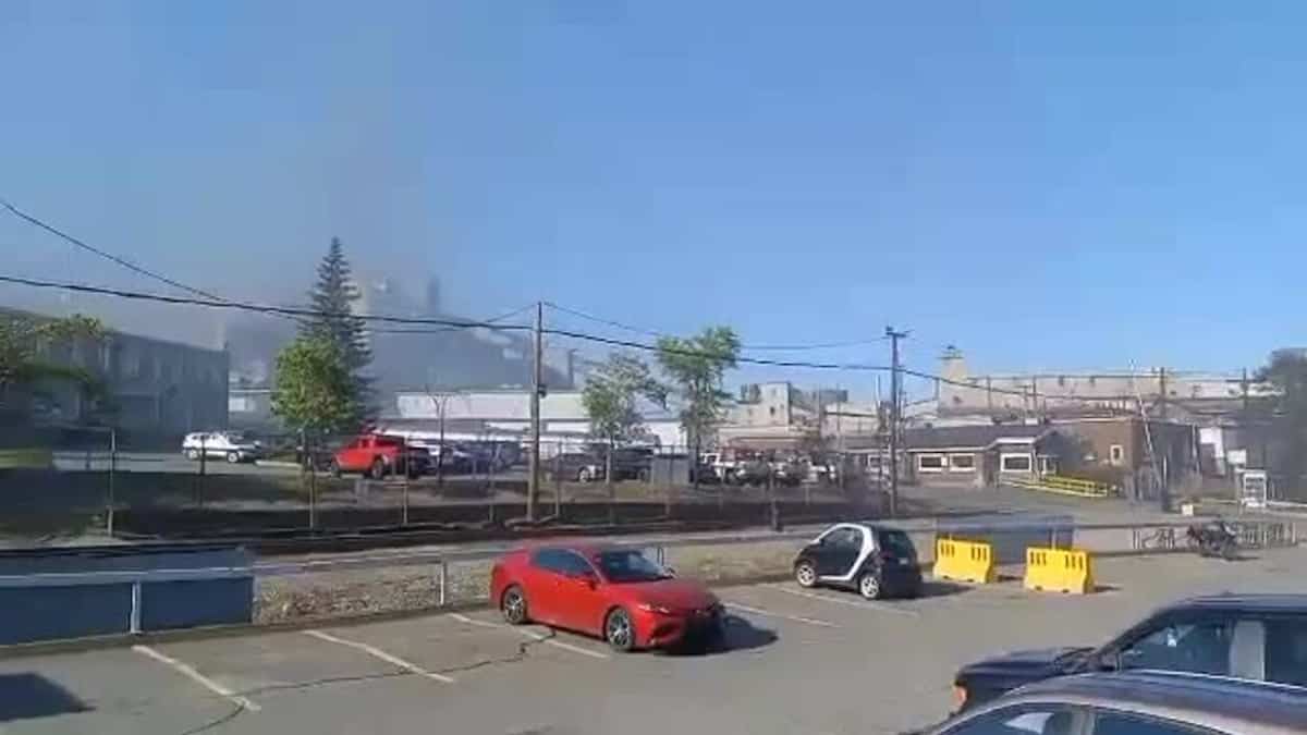 EN IMAGES | Incendie en cours à la Fonderie Horne