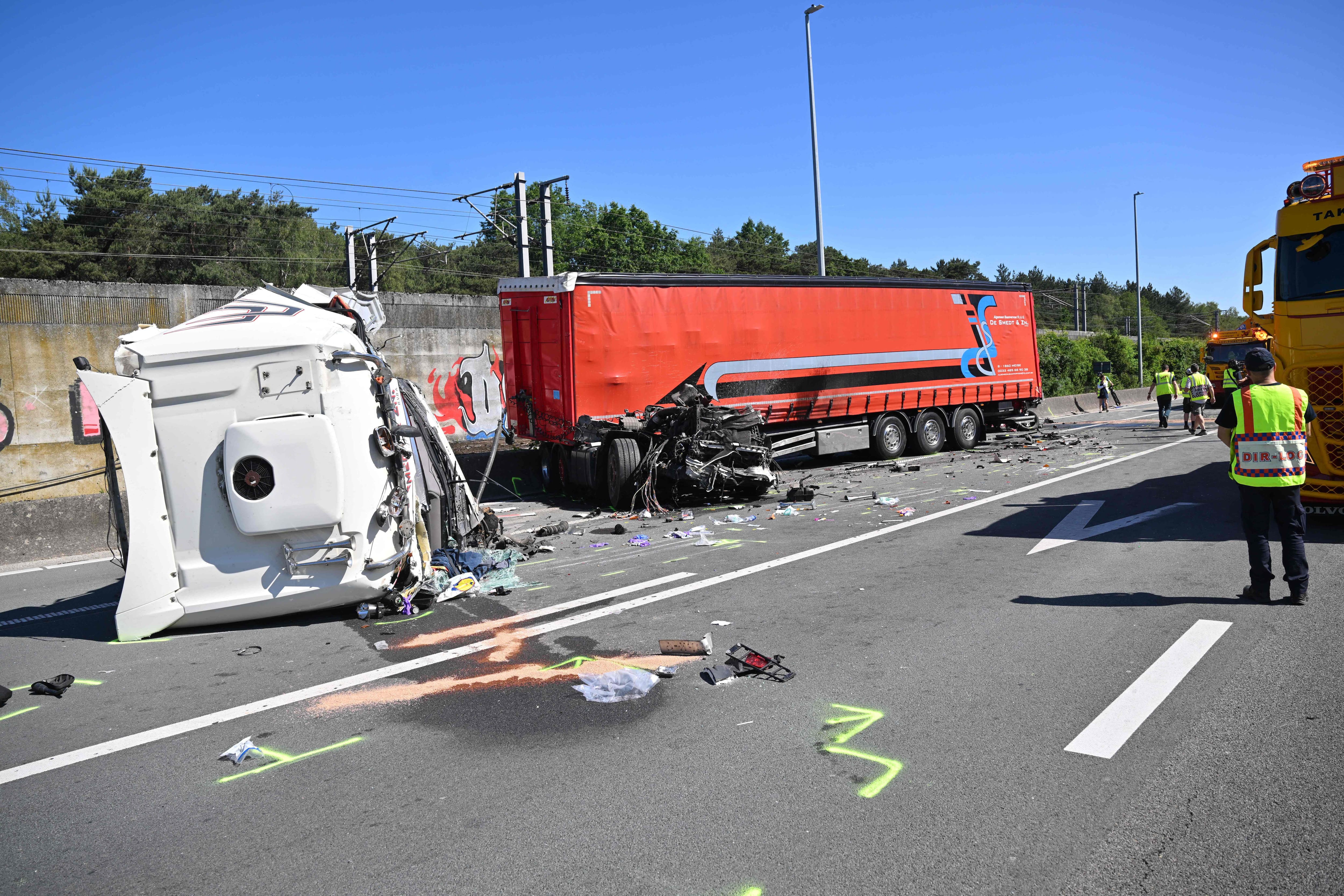 Quatre morts, dont deux enfants, dans une collision entre un autobus  scolaire et un train en Belgique