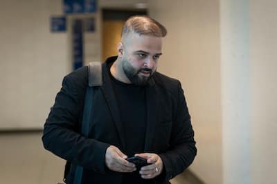 Me Mustapha Mahmoud, avocat d'Imad Jbara, un fraudeur qui devrait écoper de quatre ans de pénitencier pour avoir fraudé pour 9M $ grâce à des données volées de Desjardins. Il est vu ici au palais de justice de Joliette, le mercredi 19 novembre 2025.