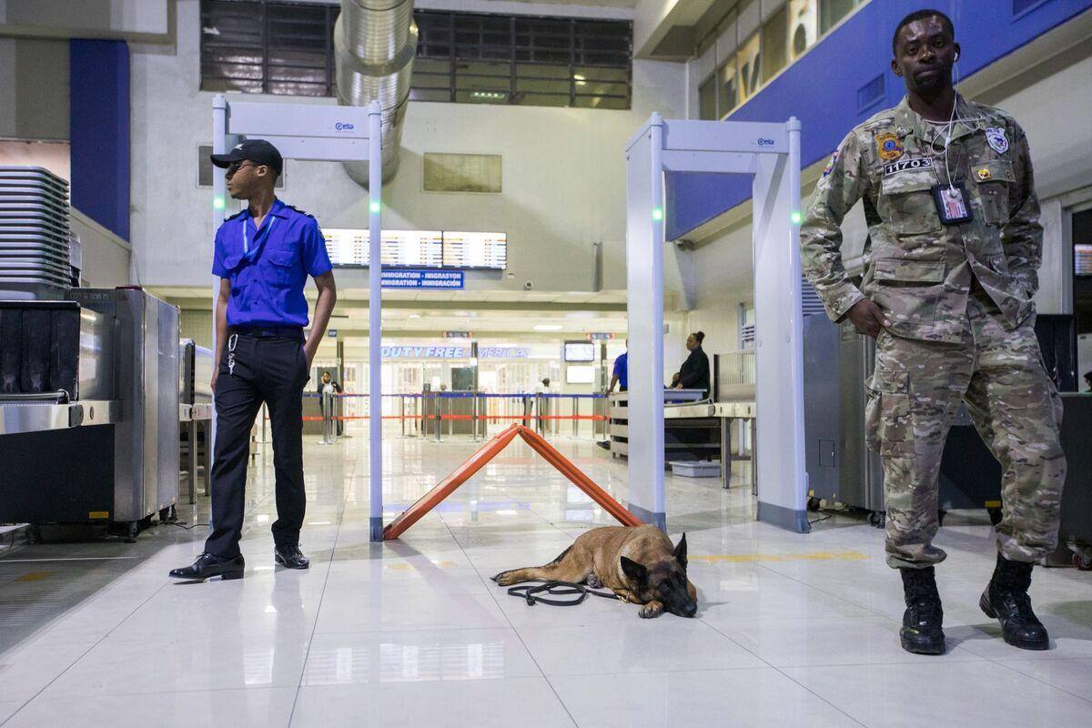 un ancien paramilitaire haitien expulse des etats unis arrete a son arrivee a port au prince tva nouvelles