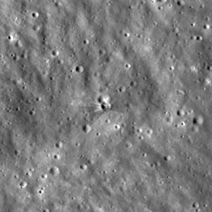 EN IMAGES | Fusée de SpaceX écrasée sur la Lune: la NASA publie des photos du cratère