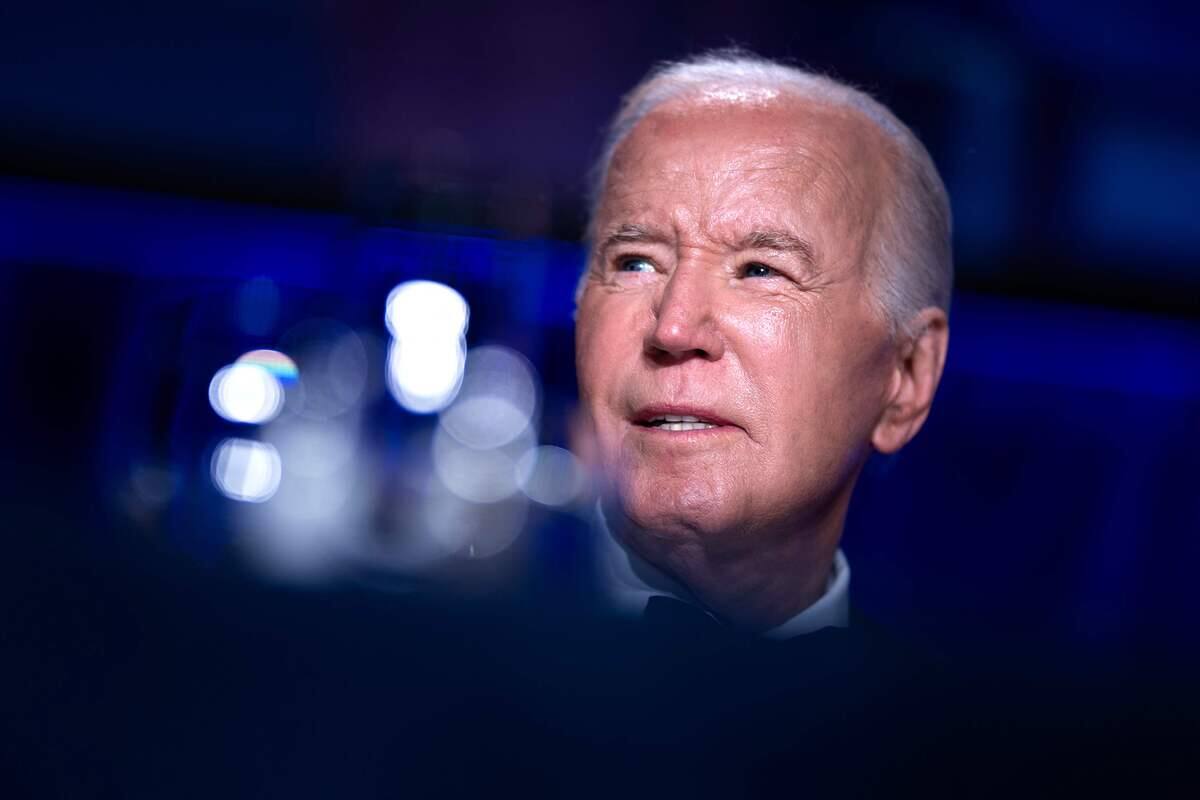Biden se moque de Trump lors du souper annuel des correspondants de la Maison-Blanche