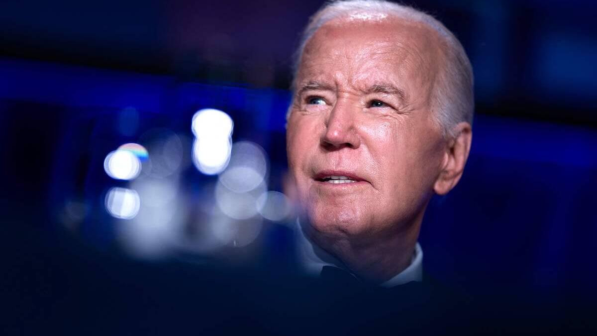 Biden se moque de Trump lors du souper annuel des correspondants de la Maison-Blanche