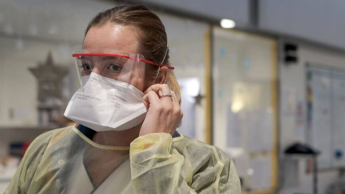 Face à Omicron, l'Autriche impose le port du masque FFP2 à l'extérieur