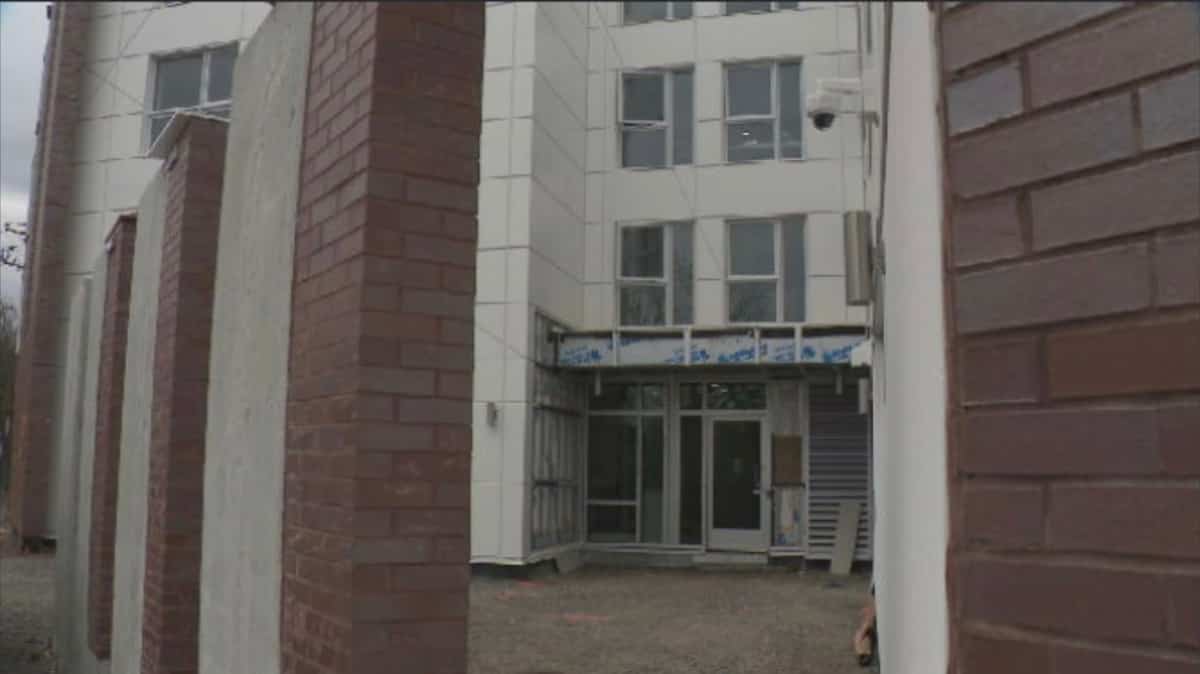 Les ennuis causés par la clientèle en situation d’itinérance de la Maison Benoît Labre touchent maintenant des commerçants du quartier Saint-Henri.