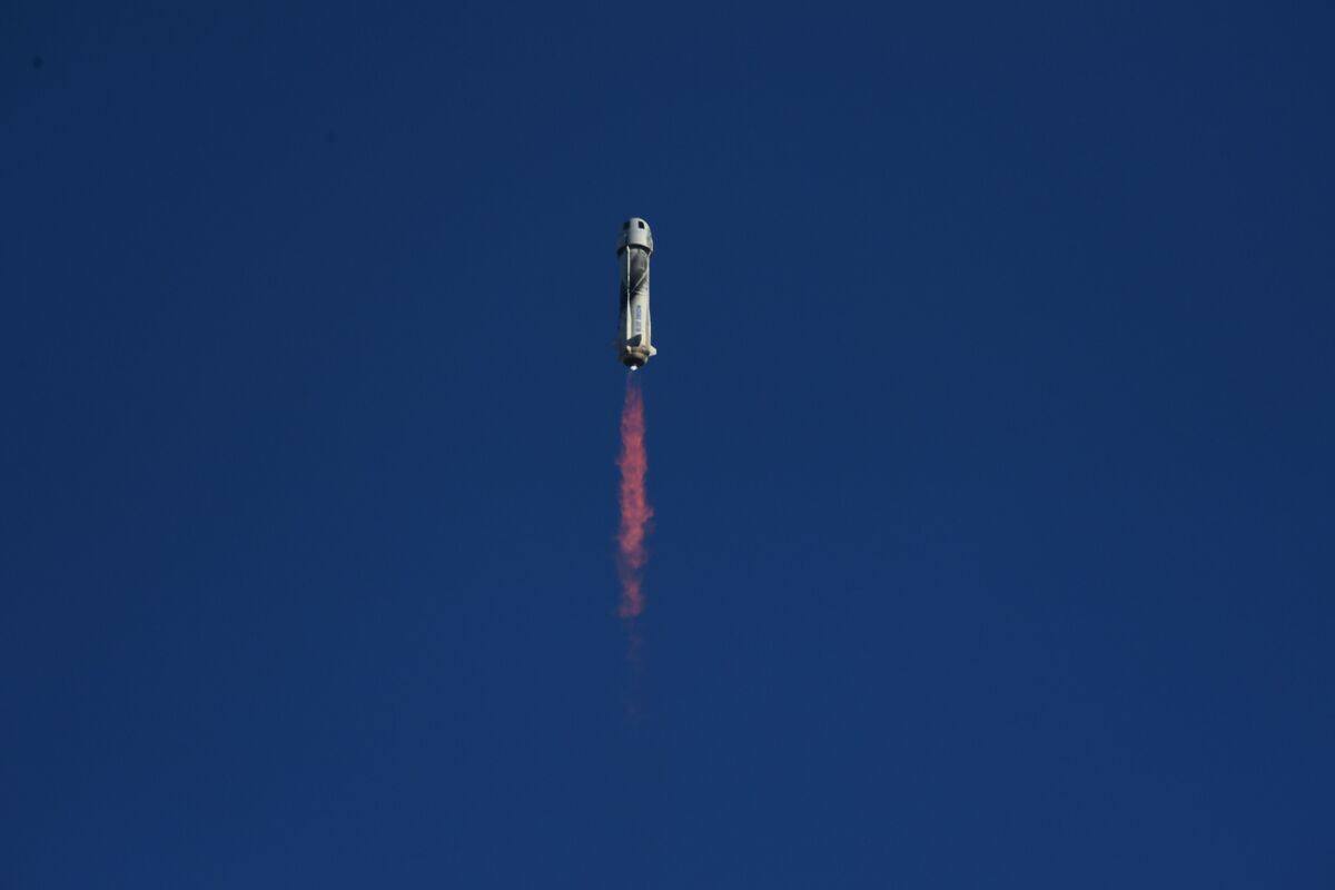 Blue Origin r&eacute;ussit son quatri&egrave;me vol de tourisme spatial en moins d&rsquo;un an