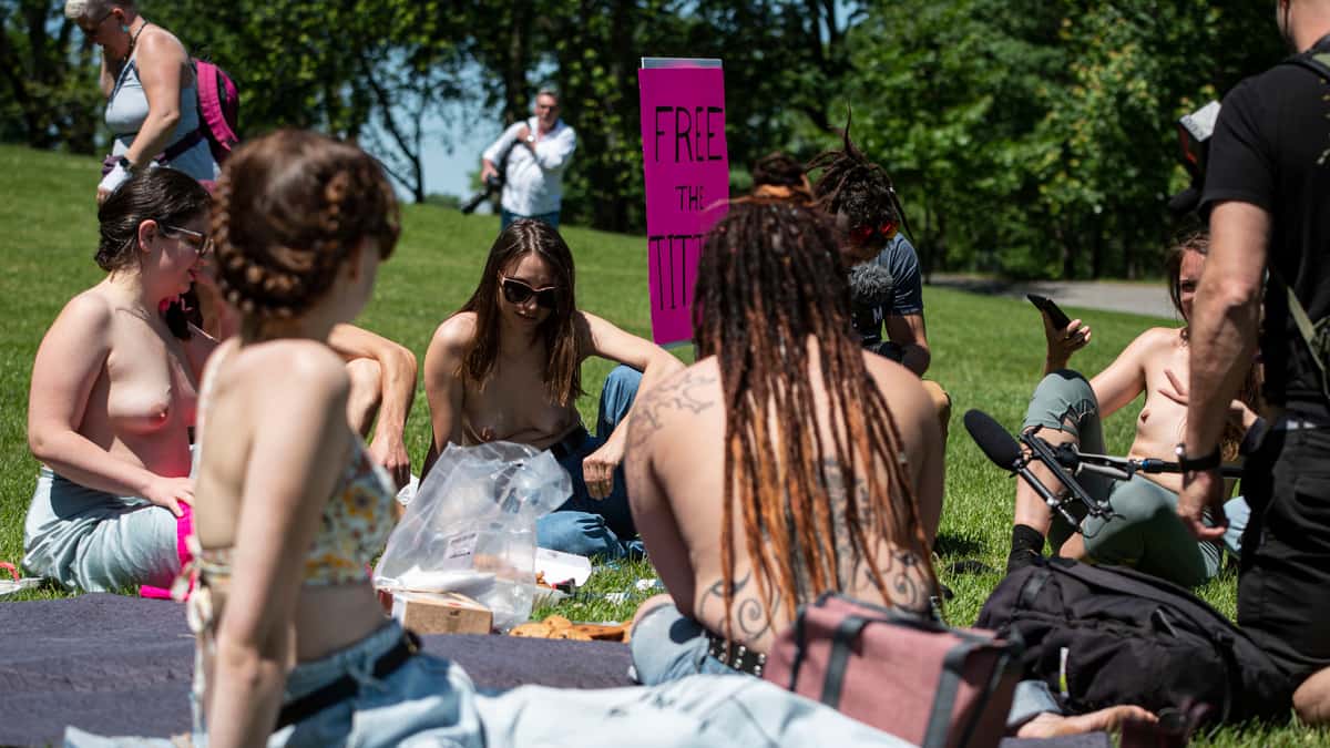 Manifestations à Montréal et Québec : le mouvement «libérez les seins» prend de l'ampleur