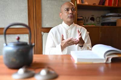 Varun Veer, fundador de Lifeyoga, foi expresso em seu estúdio em Nova Delhi em 19 de junho de 2026. Yoga é uma prática milenar que envolve o físico, o mental e o espiritual. Além disso, Varun Veer, especialista e professor de yoga indiano, a mis en garde, na abordagem da Journée Internationale du Yoga, fixada em 21 de junho, contra a tendência ocidental para reduzir o yoga em sua única dimensão física.