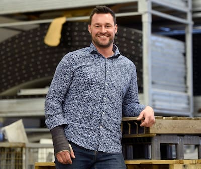 Patrick Couture de Synerglace Canada nous parle de la recrudescent de la vente d'équipements pour patinoires extérieures, mercredi le 20 janvier 2021. STEVENS LEBLANC/JOURNAL DE QUEBEC/AGENCE QMI)