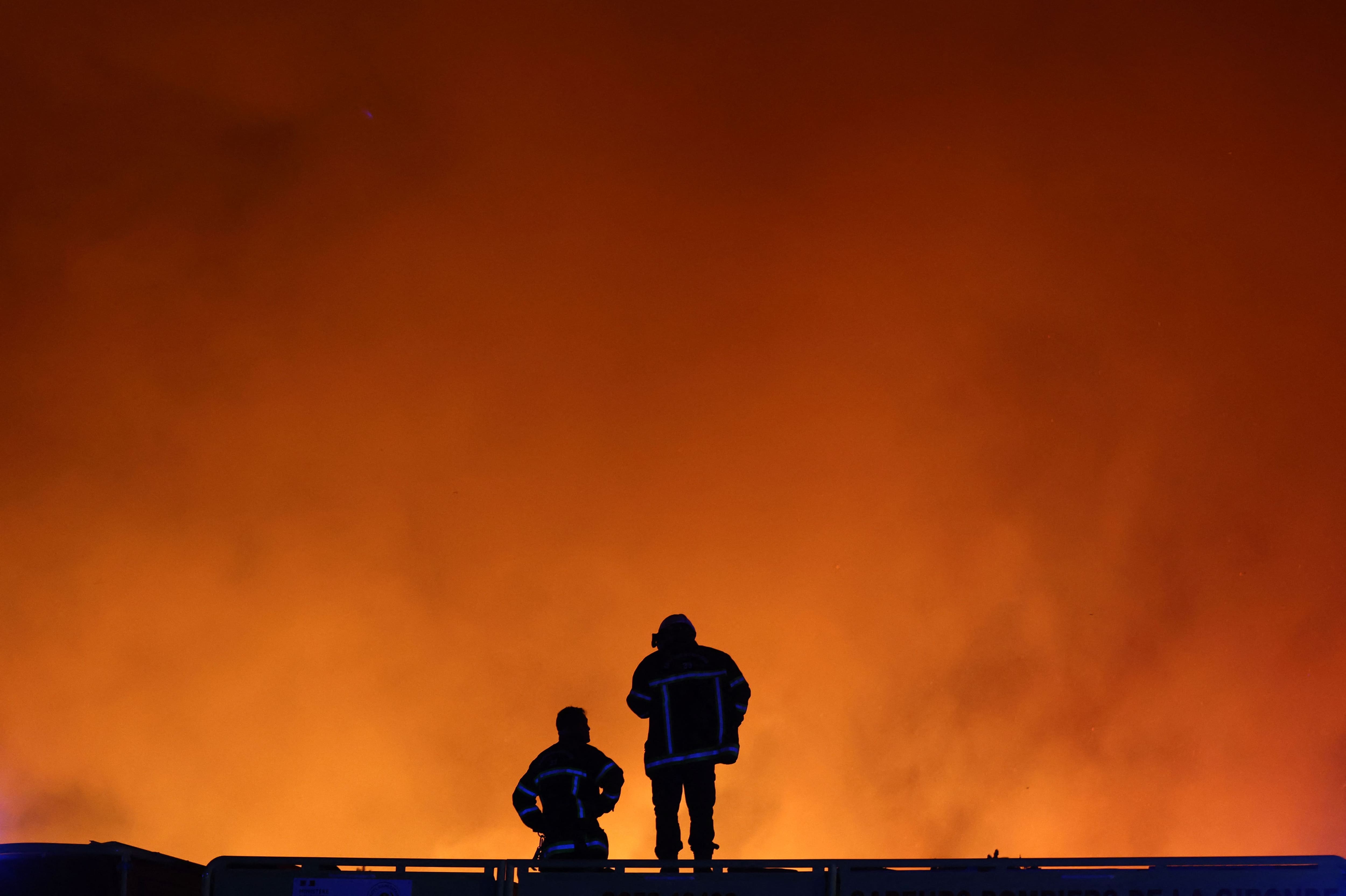 IN PICTURES | Devastating fire in France: 12,000 people evacuated