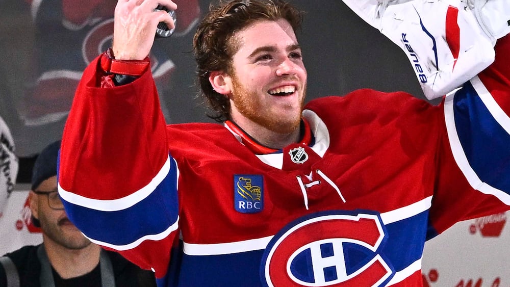Nouveau chouchou des partisans du Canadien, Jacob Fowler a été acclamé comme une rockstar!
Nouveau chouchou des partisans du Canadien, Jacob Fowler a été acclamé comme une rockstar!
