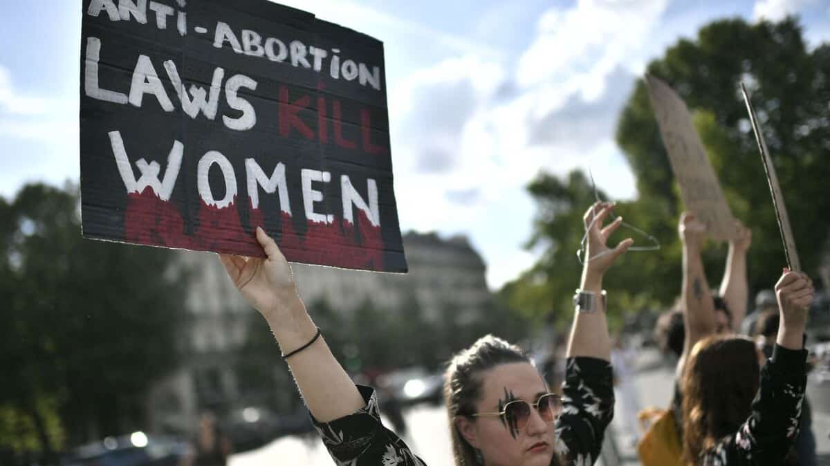 Droit à l’avortement bafoué aux États-Unis: Trudeau et Legault réagissent