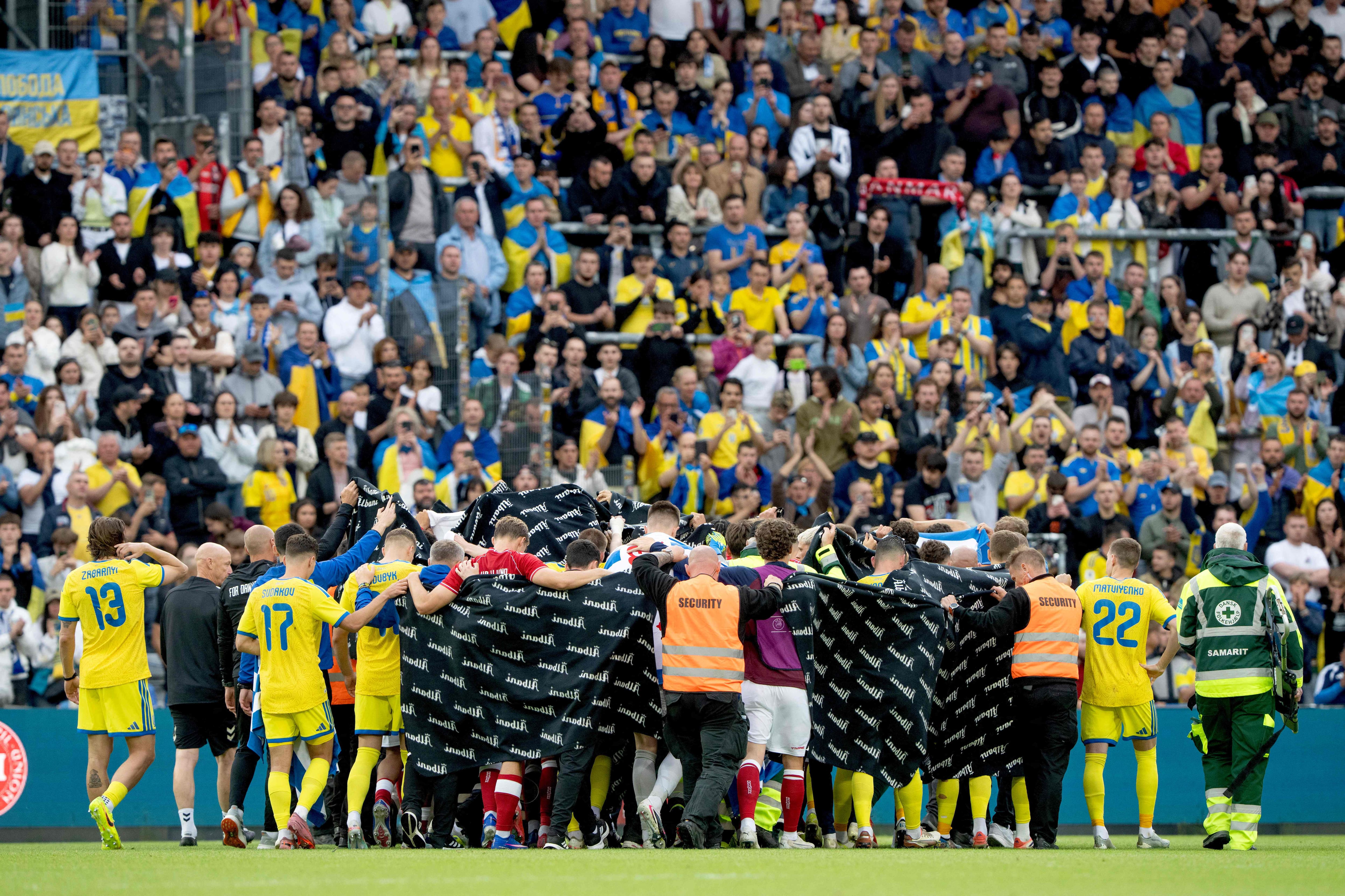 サッカー  DROIT AU BUT ERICSSON Soccer: le Danois Christian Eriksen s'effondre de nouveau lors d