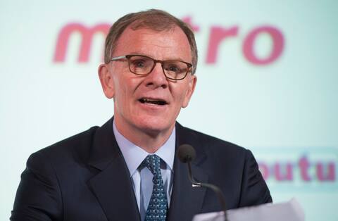 woman hand hold shopping cart with Abstract blur supermarket aisle background