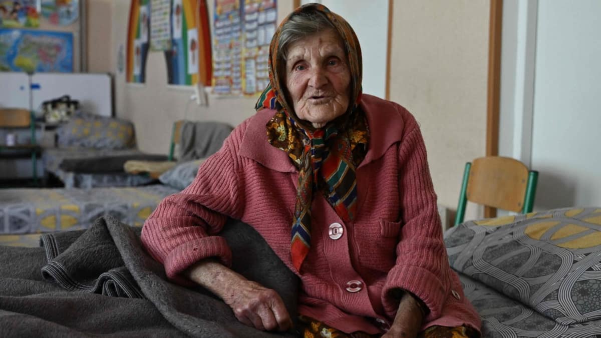 «J’ai tellement souffert»: cette Ukrainienne de 97 ans a marché 10 kilomètres seule pour fuir son village bombardé