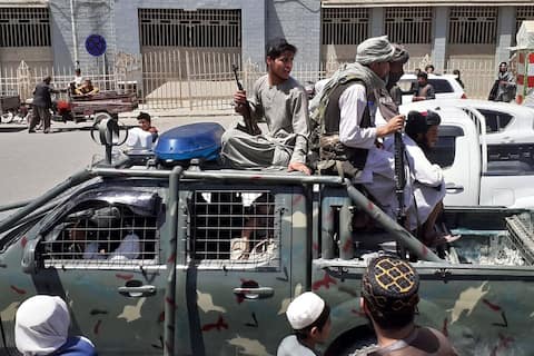 En la foto: los talibanes en Kandahar, Afganistán