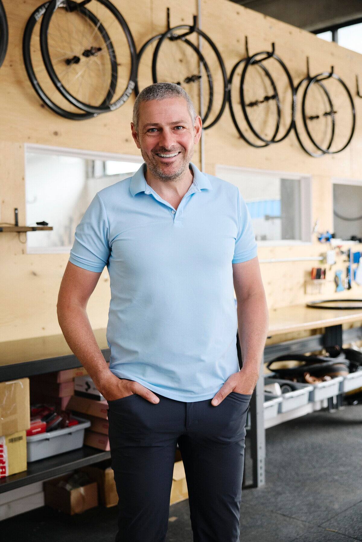 Apr&egrave;s avoir vendu une application &agrave; Apple pour 100 M$ US, il se lance dans la fabrication de v&eacute;los