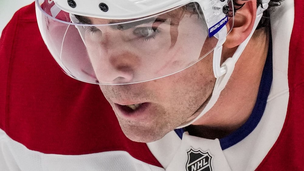 «Je ne sonnerai pas l’alarme dès le premier match»: les centres du CH ont coulé l’examen des mises au jeu, mais Martin St-Louis ne panique pas