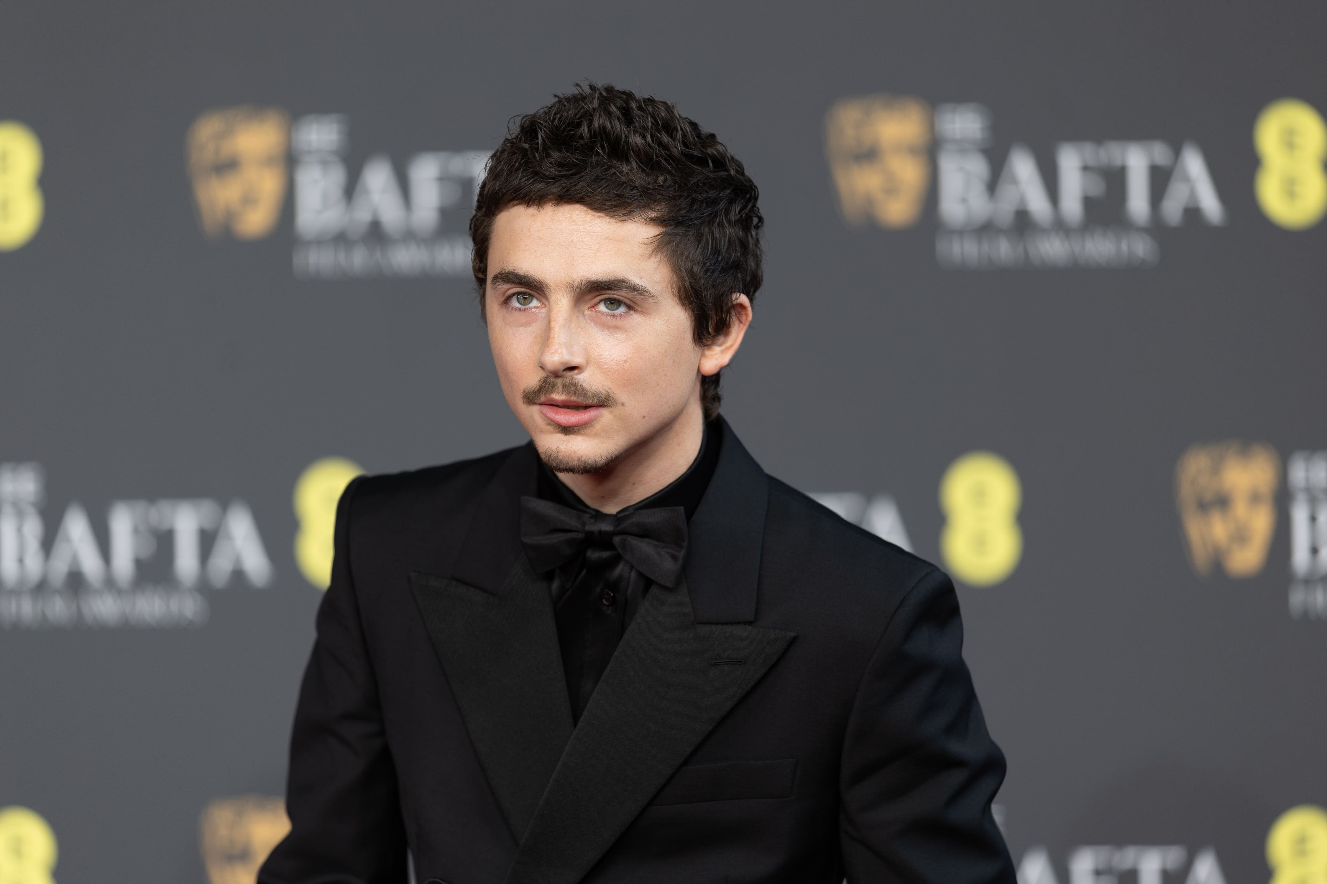 [PHOTOS] வோயேஜ் லெஸ் பிளஸ் பியூக்ஸ் லுக்ஸ் ஆஃப் தி ஸ்டார்ஸ் எ லா விழா டெஸ் பாஃப்டா விருதுகள்