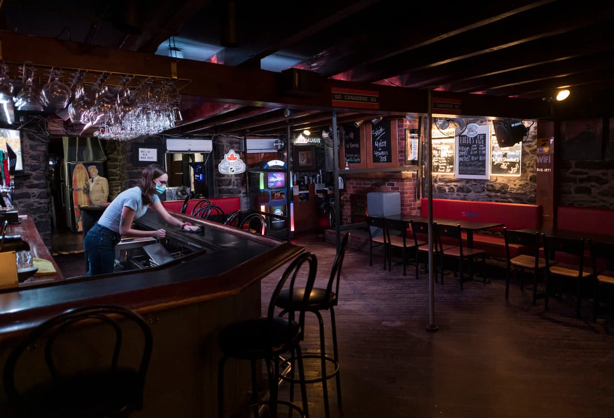 Les propri&eacute;taires de bars exigent la r&eacute;ouverture &laquo;imm&eacute;diate&raquo;