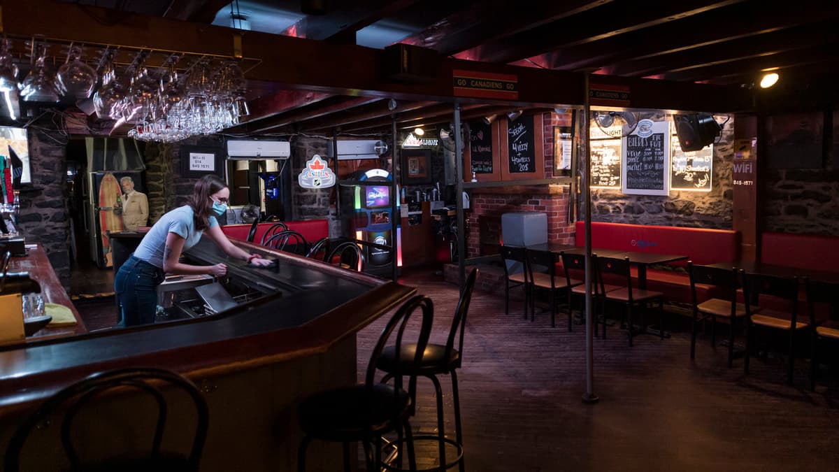 Les propriétaires de bars exigent la réouverture «immédiate»