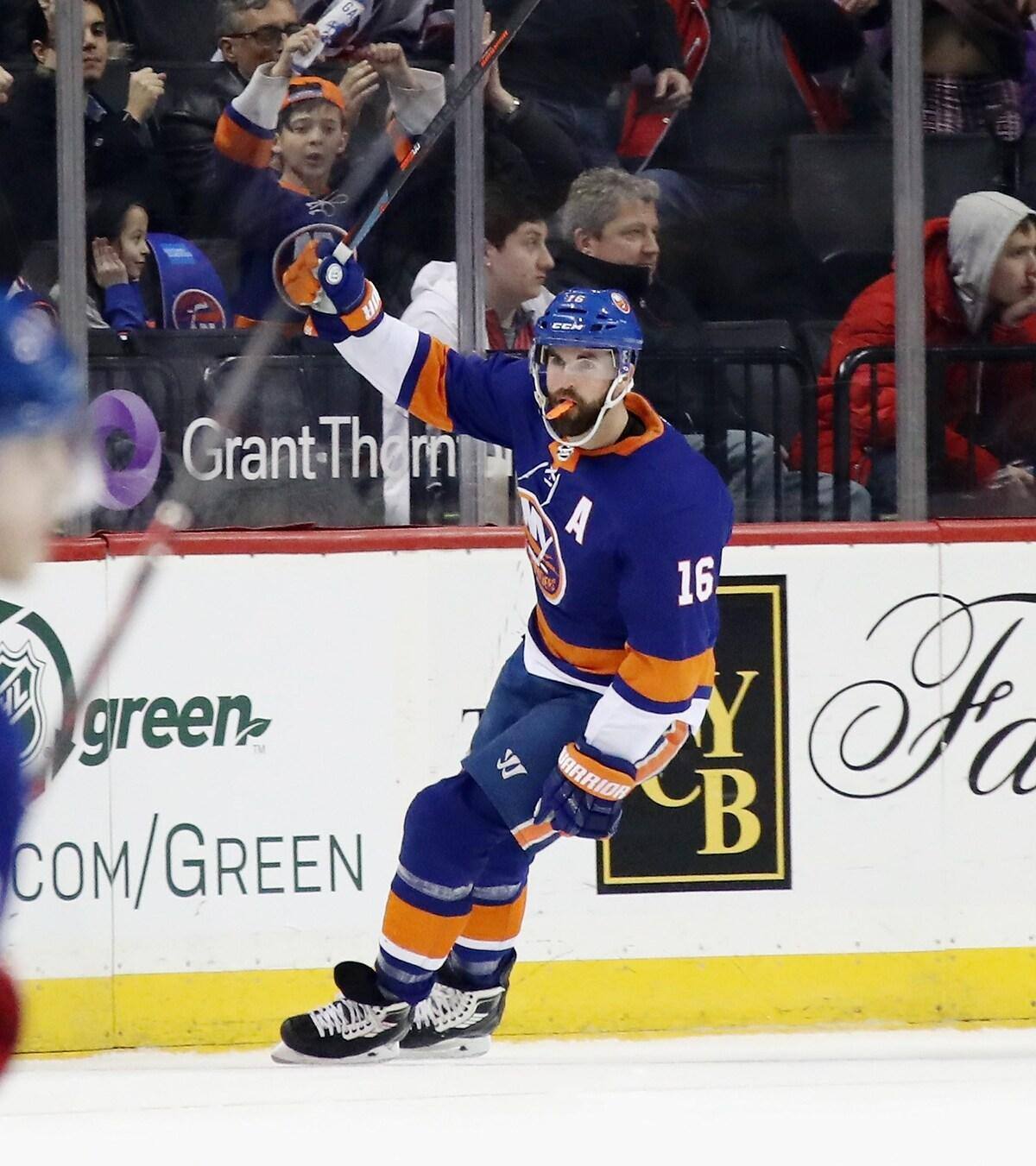 Les Coyotes absorbent le contrat d'Andrew Ladd - TVA Sports