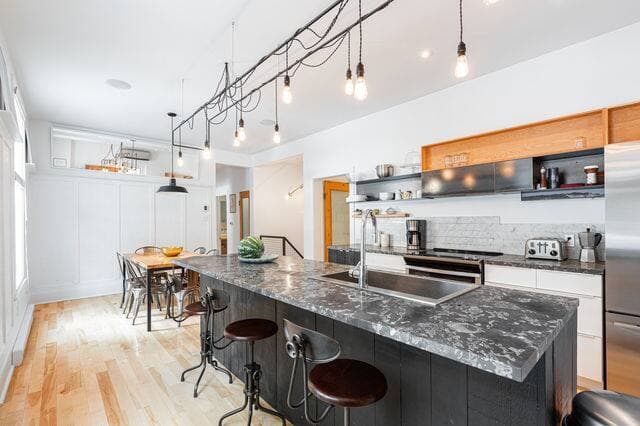 Un condo centenaire rénové par l'atelier 3⁄4 fort