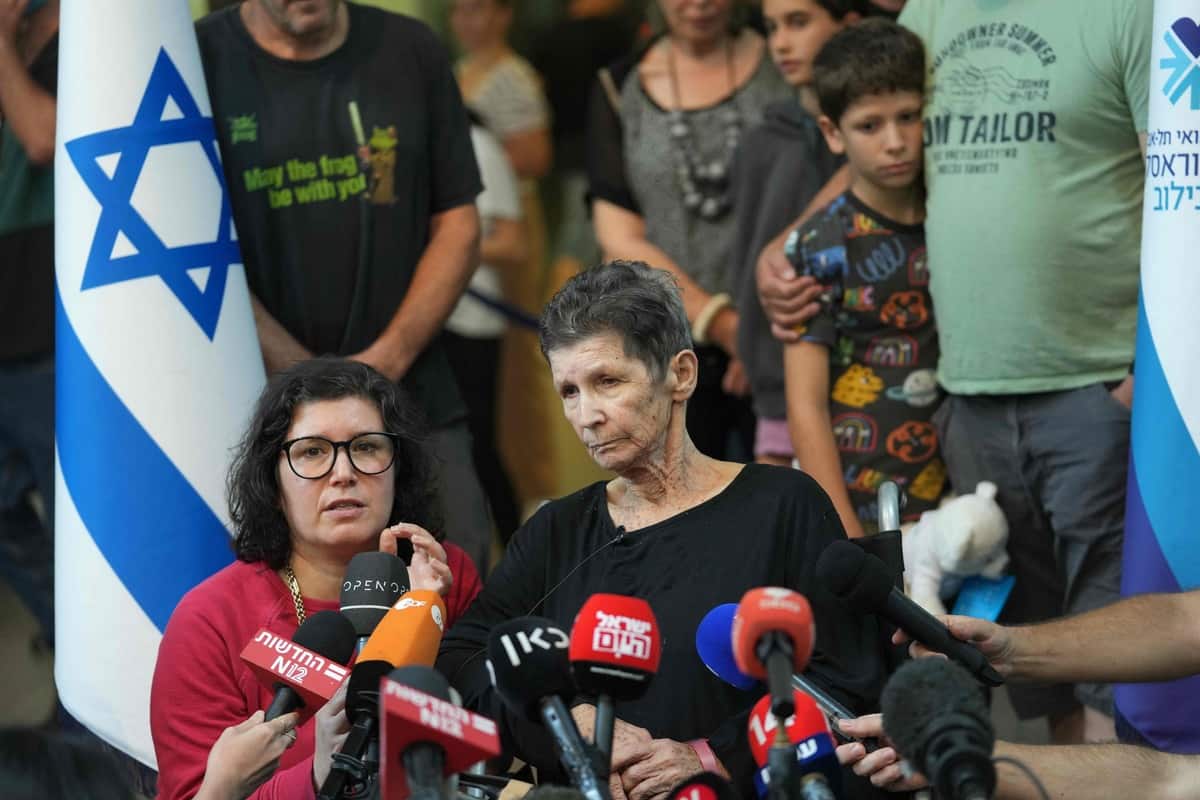 Une ex-otage du Hamas dit avoir v&eacute;cu &laquo;l'enfer&raquo; avant d'&ecirc;tre &laquo;bien trait&eacute;e&raquo;