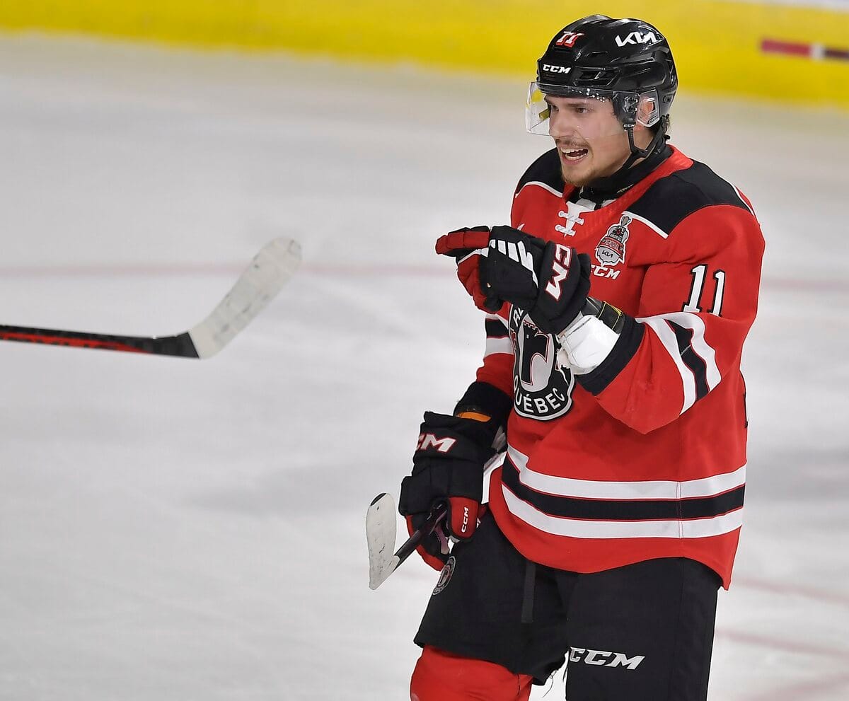 James Malatesta durante o torneio do Coupe Memorial de 2023, com as Remparts de Quebec.