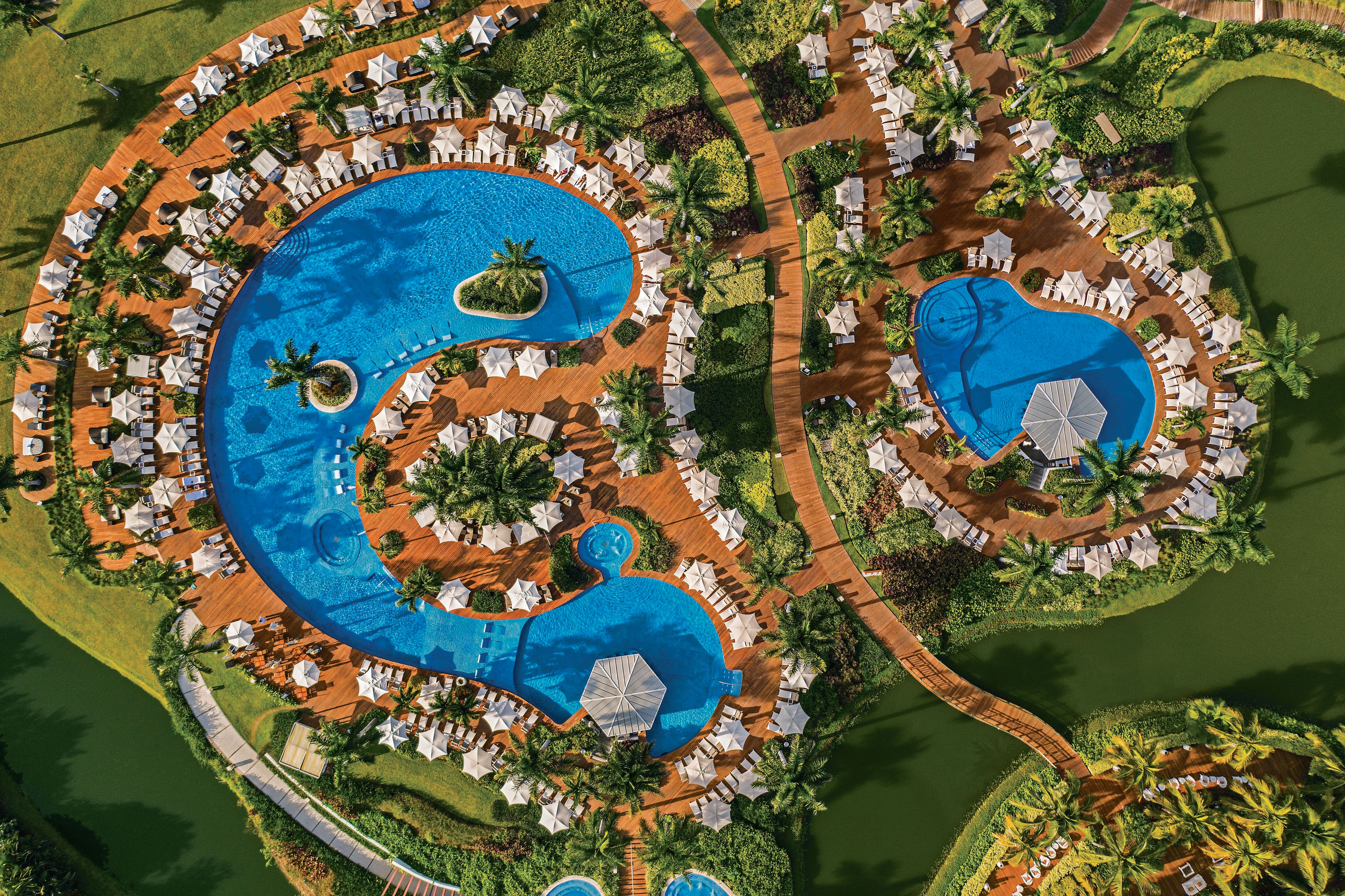 [PHOTOS] Du cirque et du luxe au soleil